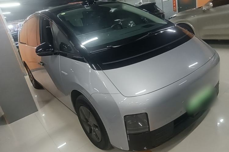 Used Li Auto MEGA 2024 Ultra Model Front Right 45 Deg