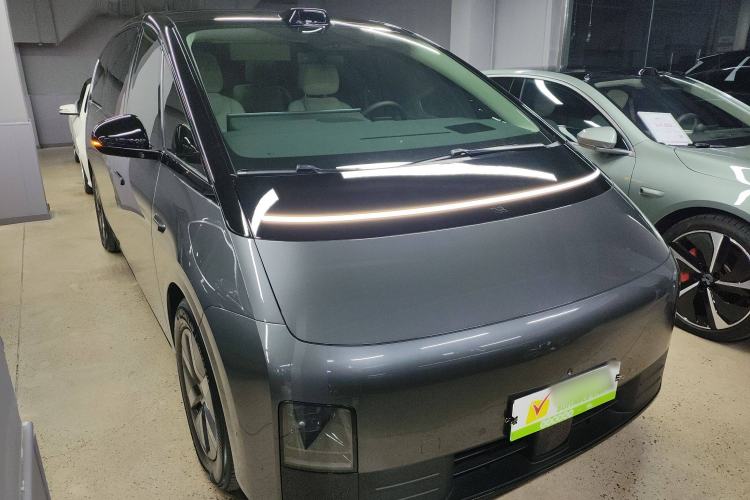 Used Li Auto MEGA 2024 Ultra Model Front Right 45 Deg