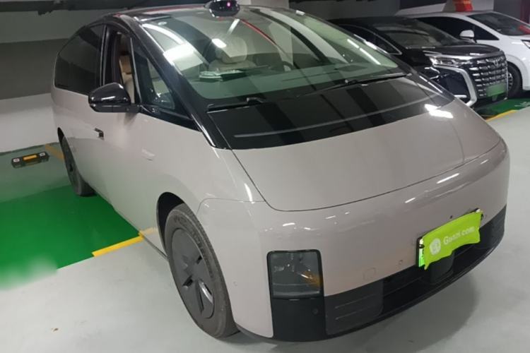 Used Li Auto MEGA 2024 Ultra Model Front Right 45 Deg