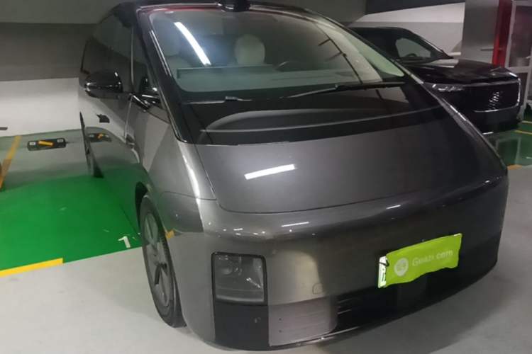 Used Li Auto MEGA 2024 Ultra Model Front Right 45 Deg