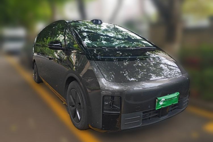 Used Li Auto MEGA 2024 Ultra Model Front Right 45 Deg
