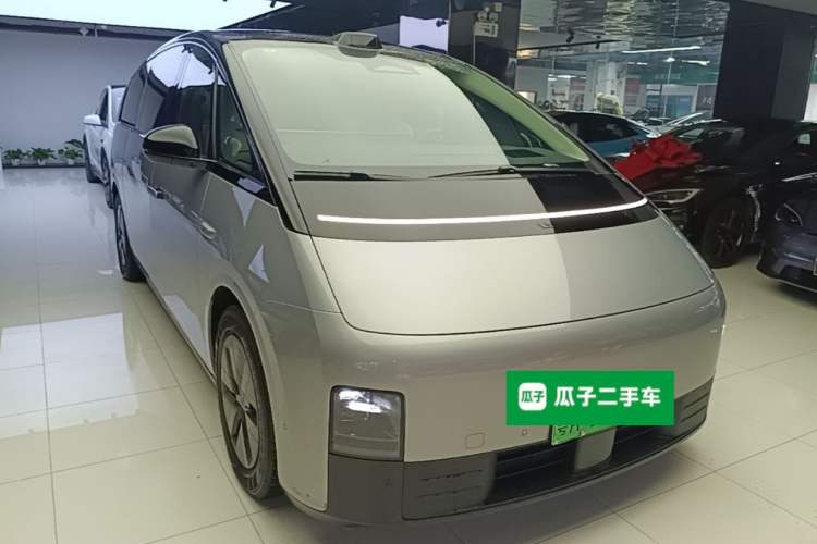 Used Li Auto MEGA 2024 Ultra Model Front Right 45 Deg