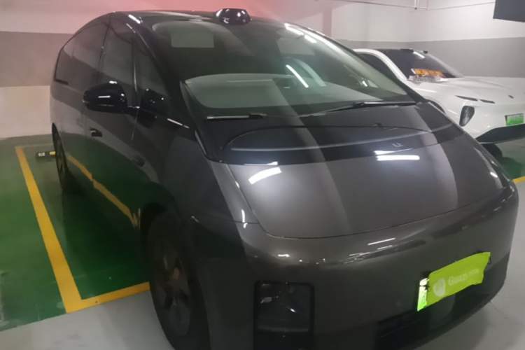 Used Li Auto MEGA 2024 Ultra Model Front Right 45 Deg