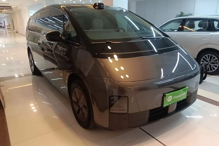 Used Li Auto MEGA 2024 Ultra Model Front Right 45 Deg
