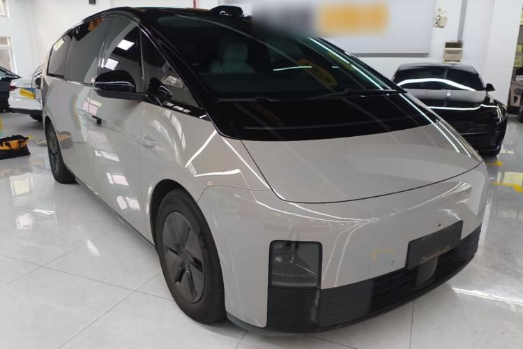 Used Li Auto MEGA 2024 Ultra Model Front Right 45 Deg
