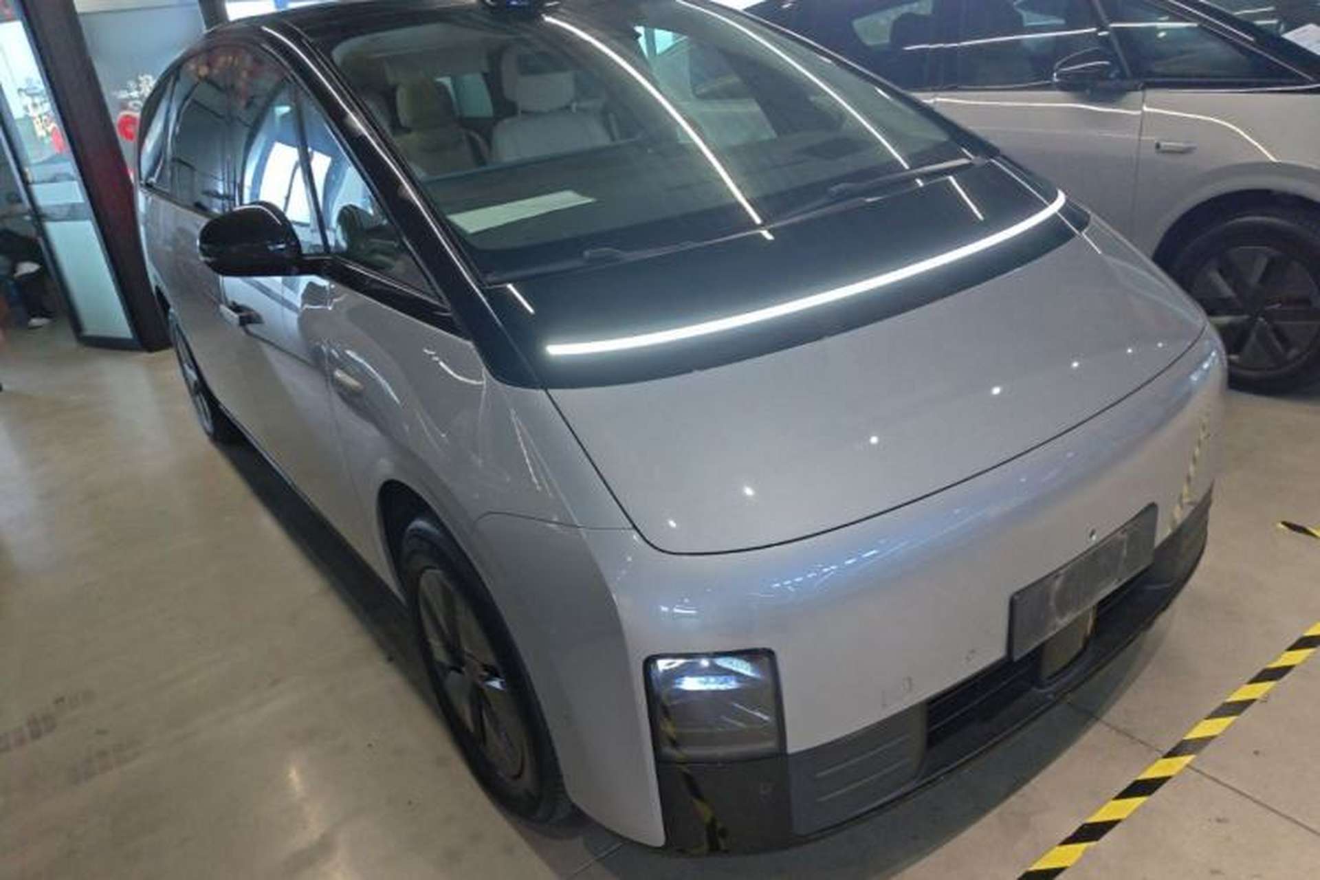Used Li Auto MEGA 2024 Ultra Model Front Right 45 Deg