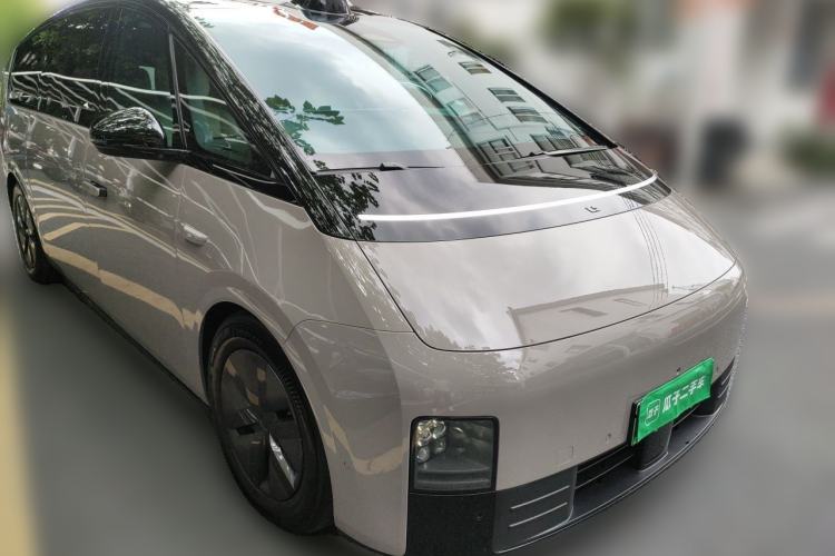Used Li Auto MEGA 2024 Ultra Model Front Right 45 Deg