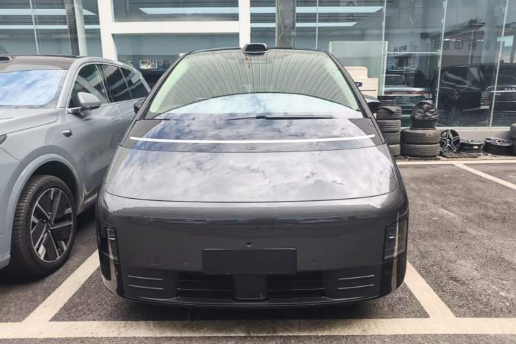 Used Li Auto MEGA 2024 Ultra Model Front