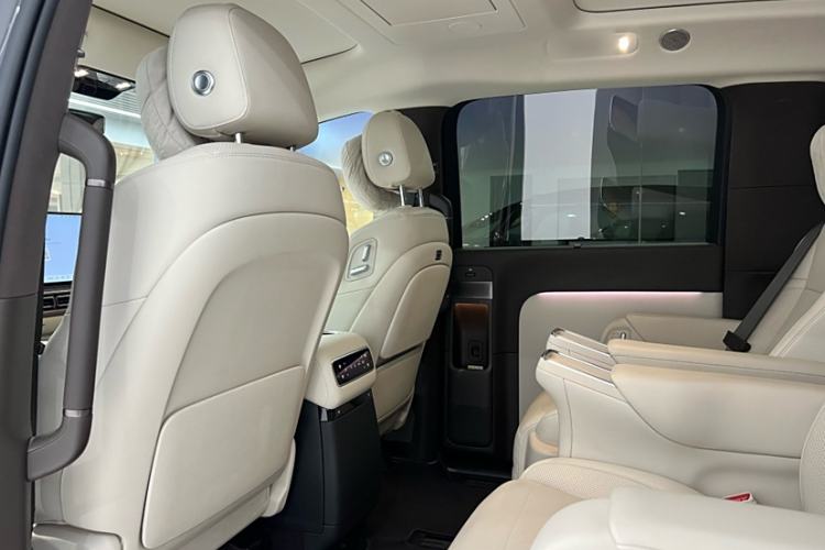 Used Li Auto MEGA 2024 Ultra Model Interior 1