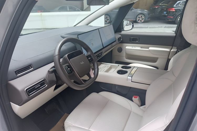 Used Li Auto MEGA 2024 Ultra Model Interior 1