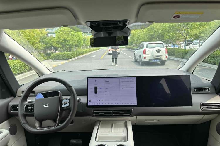 Used Li Auto MEGA 2024 Ultra Model Interior 1