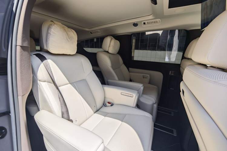 Used Li Auto MEGA 2024 Ultra Model Interior 12