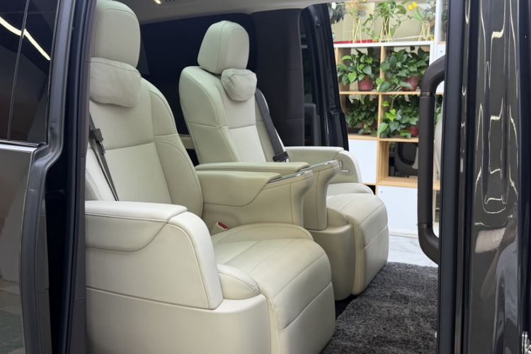 Used Li Auto MEGA 2024 Ultra Model Interior 12