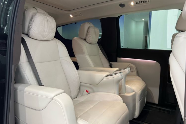 Used Li Auto MEGA 2024 Ultra Model Interior 2