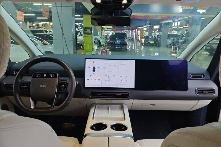 Used Li Auto MEGA 2024 Ultra Model Interior 2