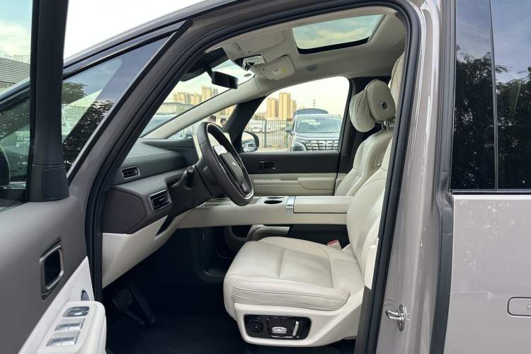 Used Li Auto MEGA 2024 Ultra Model Interior 2