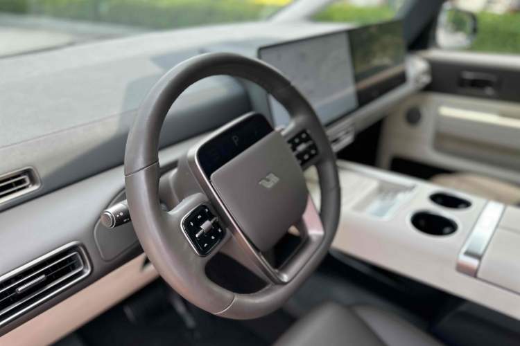 Used Li Auto MEGA 2024 Ultra Model Interior 2