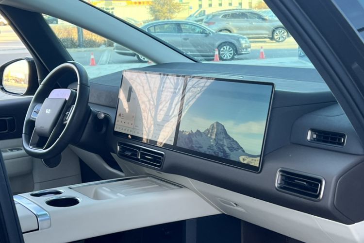 Used Li Auto MEGA 2024 Ultra Model Interior 2