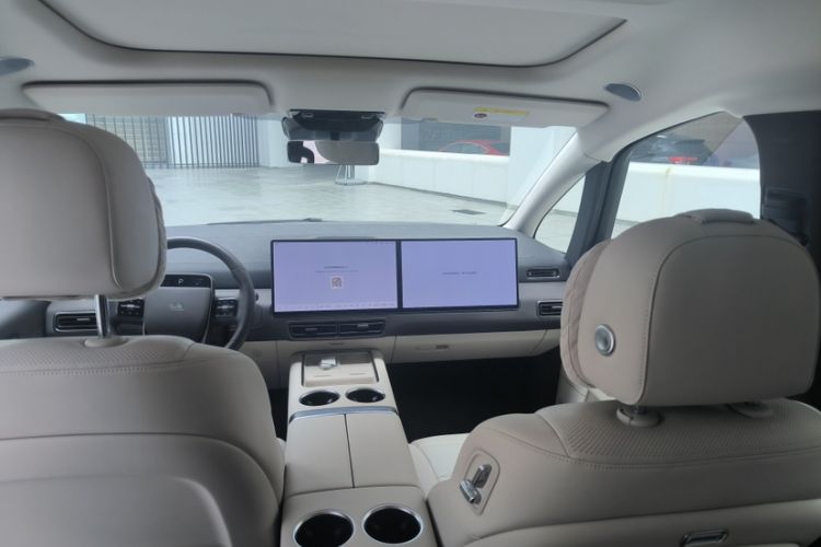 Used Li Auto MEGA 2024 Ultra Model Interior 3