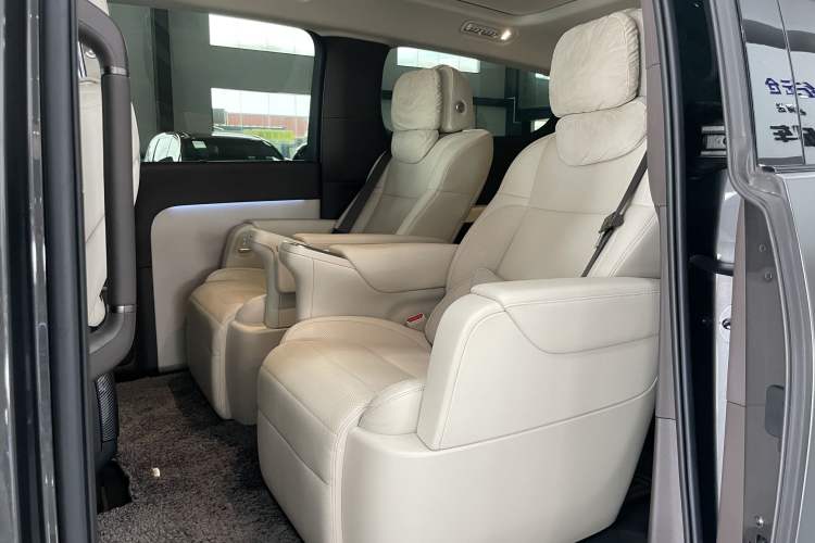 Used Li Auto MEGA 2024 Ultra Model Interior 3