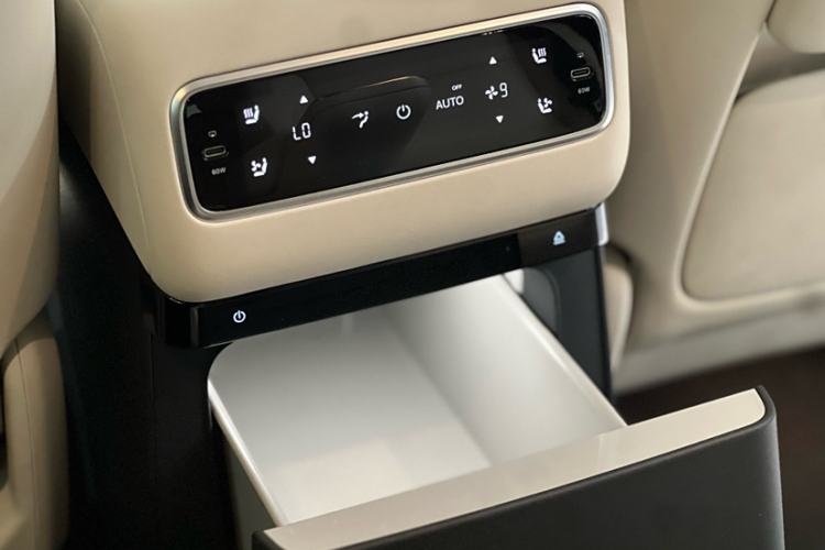 Used Li Auto MEGA 2024 Ultra Model Interior 4