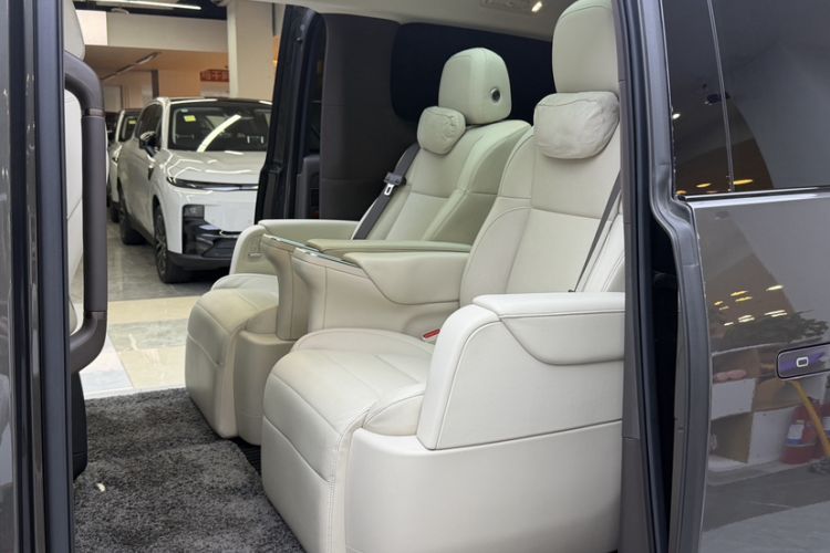 Used Li Auto MEGA 2024 Ultra Model Interior 4