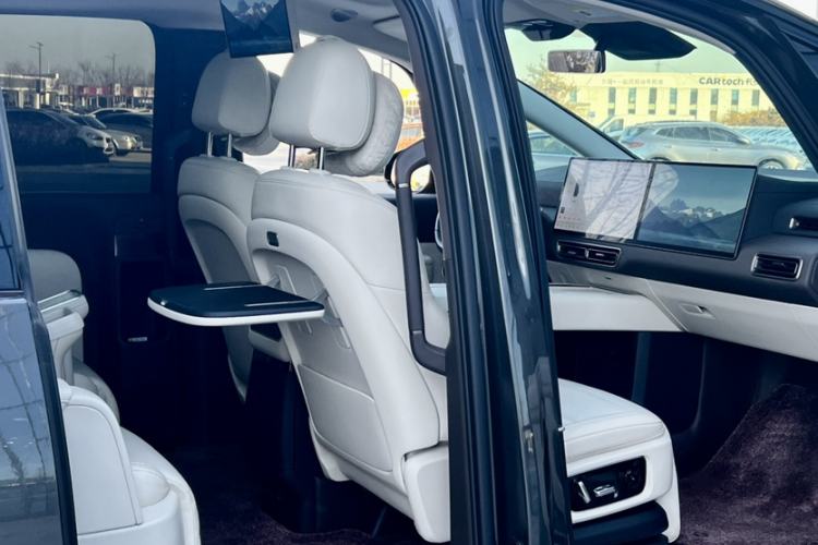 Used Li Auto MEGA 2024 Ultra Model Interior 4
