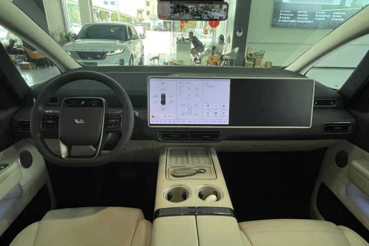 Used Li Auto MEGA 2024 Ultra Model Interior 4