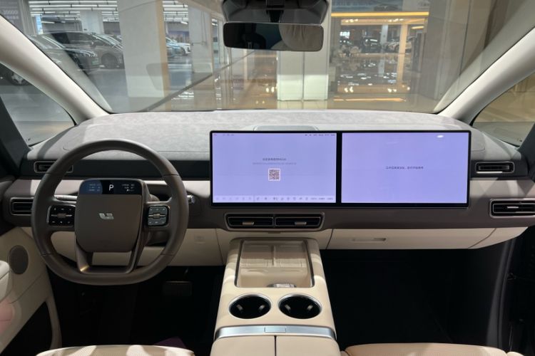 Used Li Auto MEGA 2024 Ultra Model Interior 5