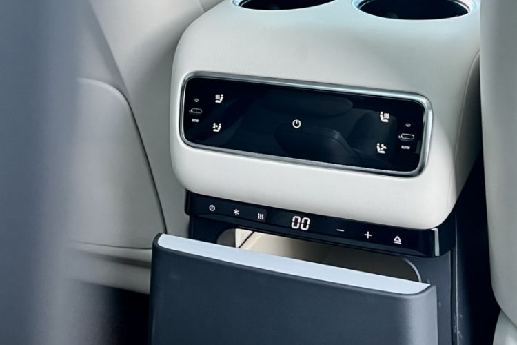 Used Li Auto MEGA 2024 Ultra Model Interior 5