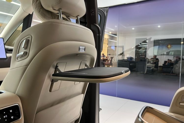 Used Li Auto MEGA 2024 Ultra Model Interior 6