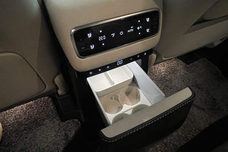 Used Li Auto MEGA 2024 Ultra Model Interior 6
