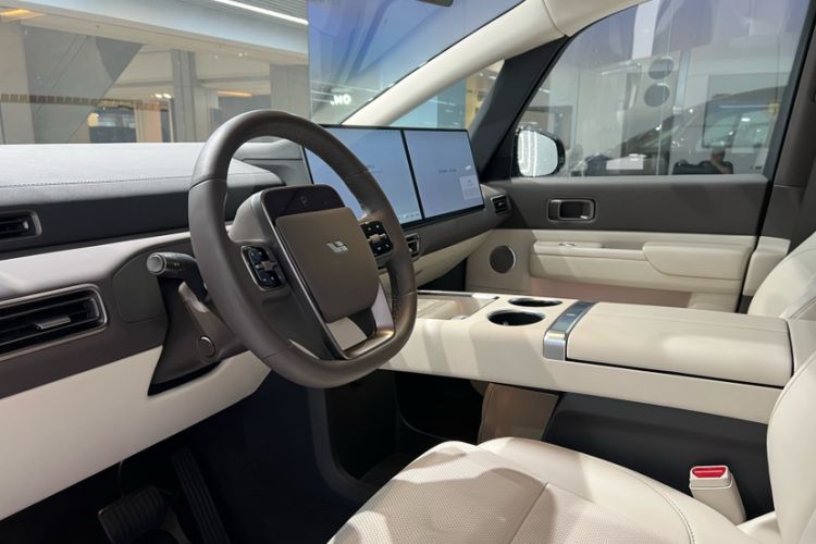 Used Li Auto MEGA 2024 Ultra Model Interior 7