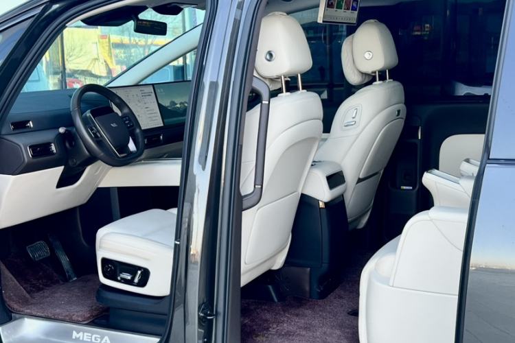 Used Li Auto MEGA 2024 Ultra Model Interior 7