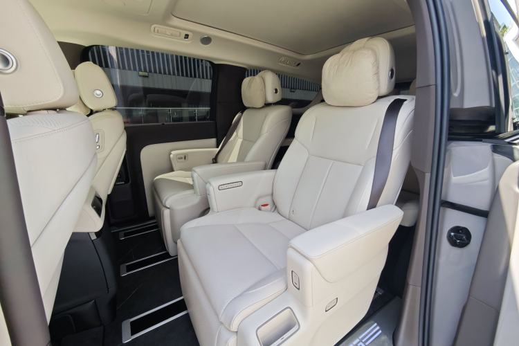 Used Li Auto MEGA 2024 Ultra Model Interior 8