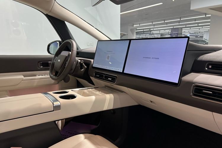 Used Li Auto MEGA 2024 Ultra Model Interior 8