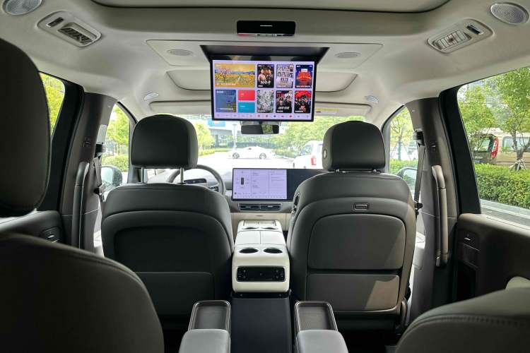 Used Li Auto MEGA 2024 Ultra Model Interior 8