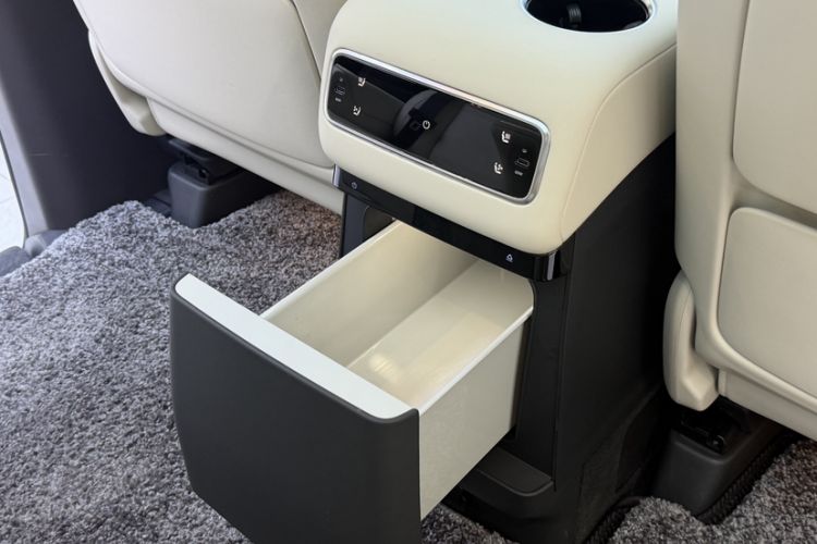 Used Li Auto MEGA 2024 Ultra Model Interior 9
