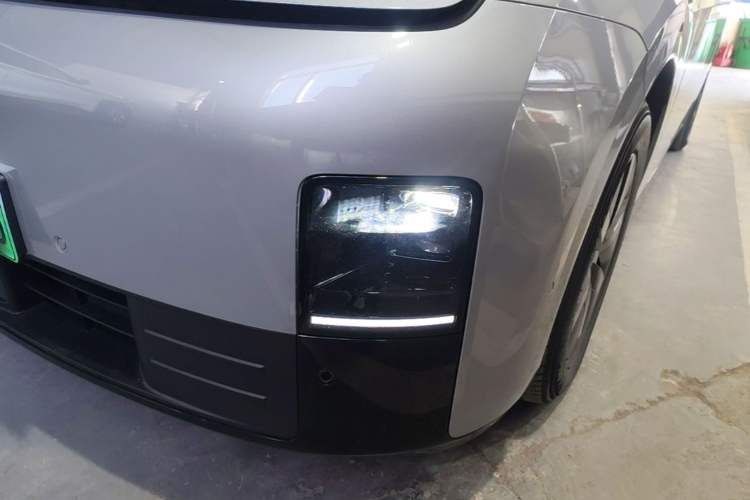 Used Li Auto MEGA 2024 Ultra Model Left Front Headlight