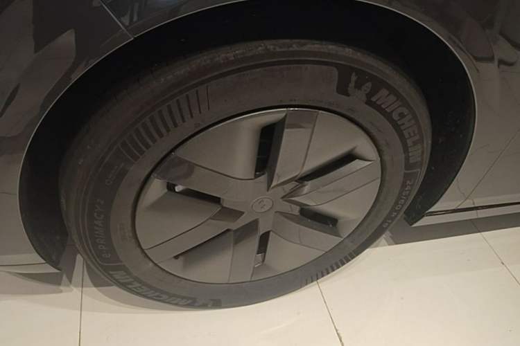 Used Li Auto MEGA 2024 Ultra Model Left Front Wheel Hub