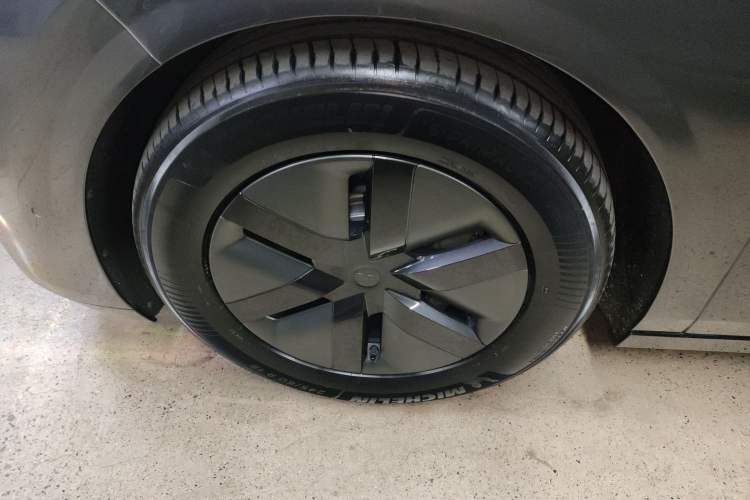 Used Li Auto MEGA 2024 Ultra Model Left Front Wheel Hub