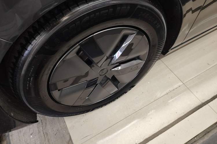Used Li Auto MEGA 2024 Ultra Model Left Front Wheel Hub