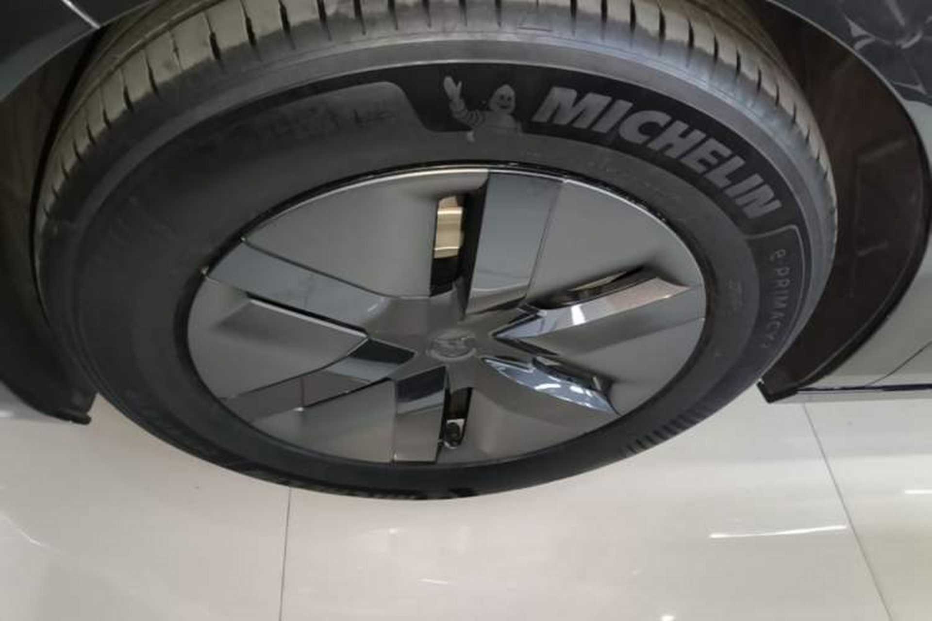 Used Li Auto MEGA 2024 Ultra Model Left Front Wheel Hub