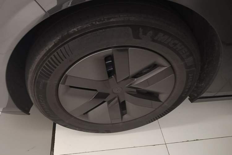 Used Li Auto MEGA 2024 Ultra Model Left Front Wheel Hub