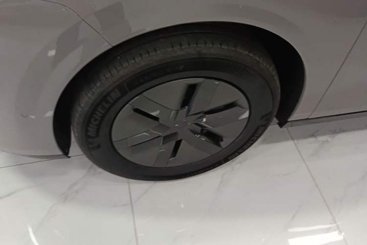 Used Li Auto MEGA 2024 Ultra Model Left Front Wheel Hub