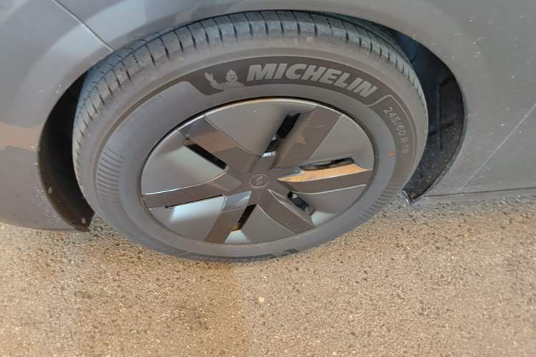 Used Li Auto MEGA 2024 Ultra Model Left Front Wheel Hub