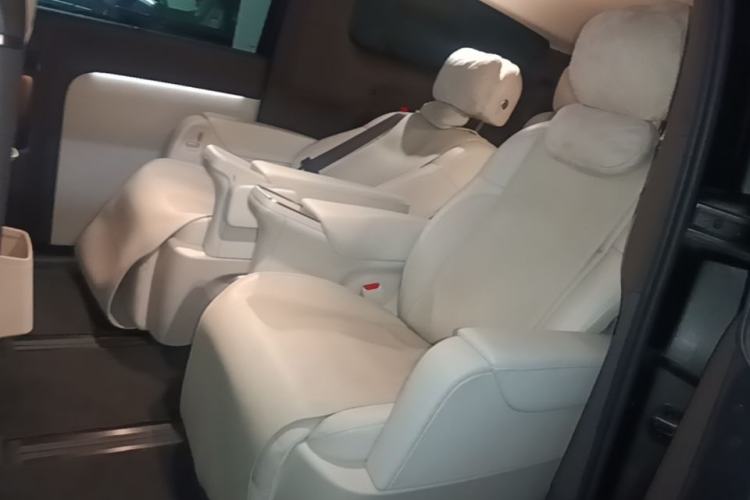 Used Li Auto MEGA 2024 Ultra Model Left Rear Seat