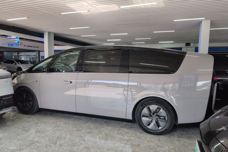 Used Li Auto MEGA 2024 Ultra Model Left Side