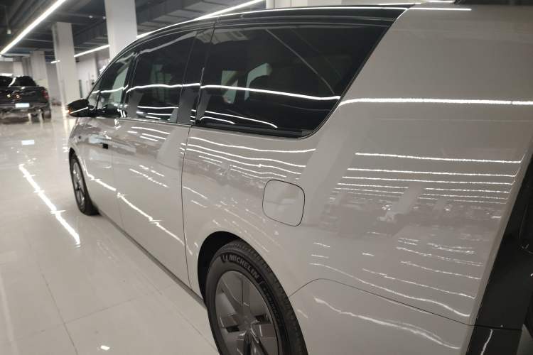 Used Li Auto MEGA 2024 Ultra Model Left Side