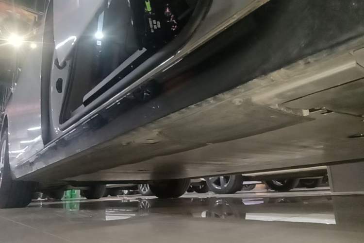 Used Li Auto MEGA 2024 Ultra Model Left Side Sill